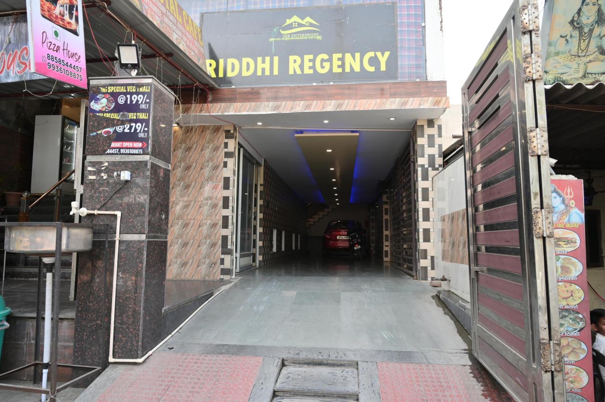 Hotel Riddhi Regency Lucknow Bagian luar foto