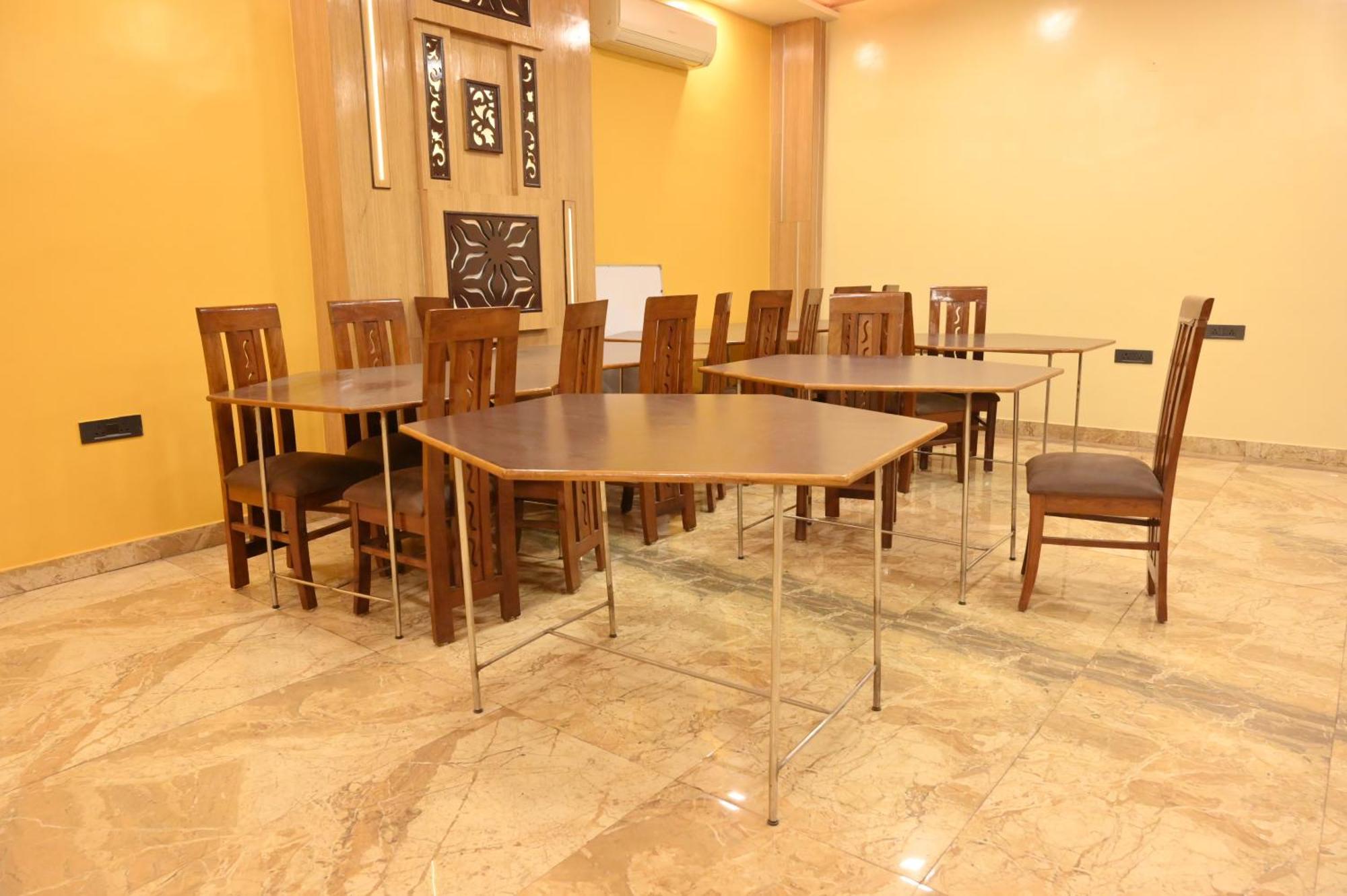 Hotel Riddhi Regency Lucknow Bagian luar foto