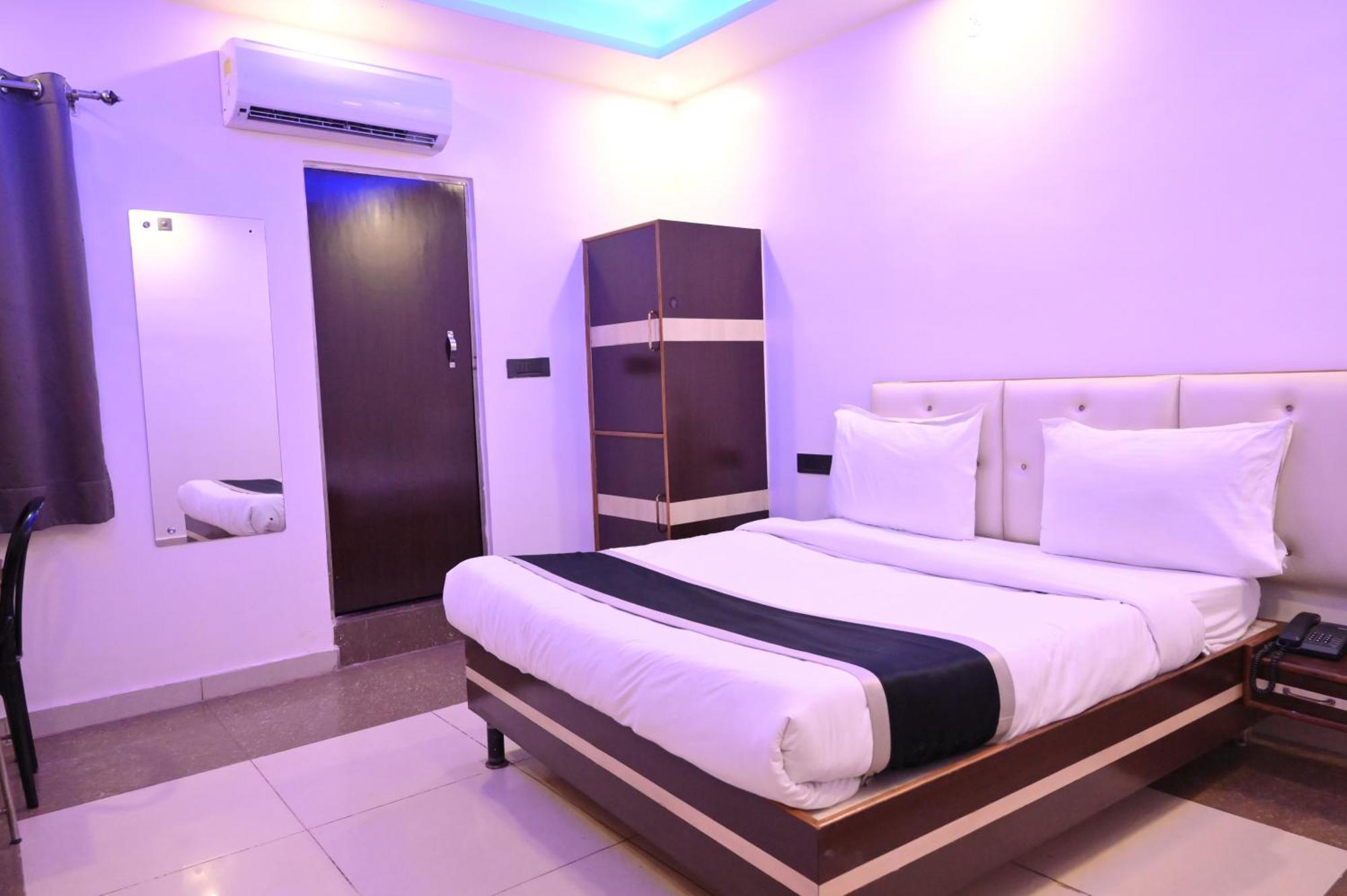 Hotel Riddhi Regency Lucknow Bagian luar foto