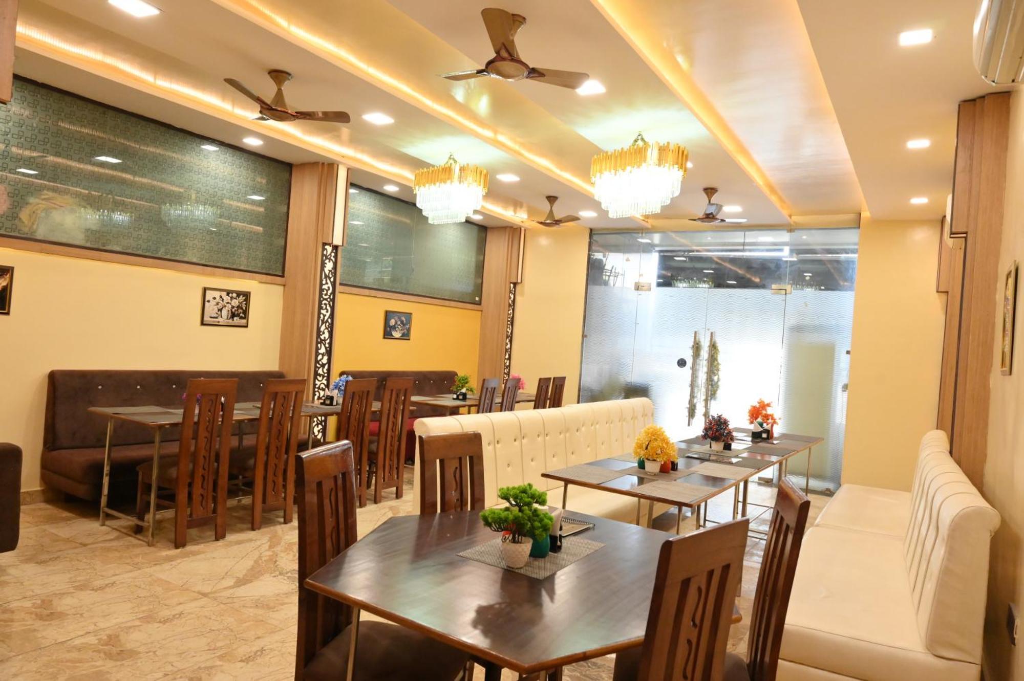 Hotel Riddhi Regency Lucknow Bagian luar foto