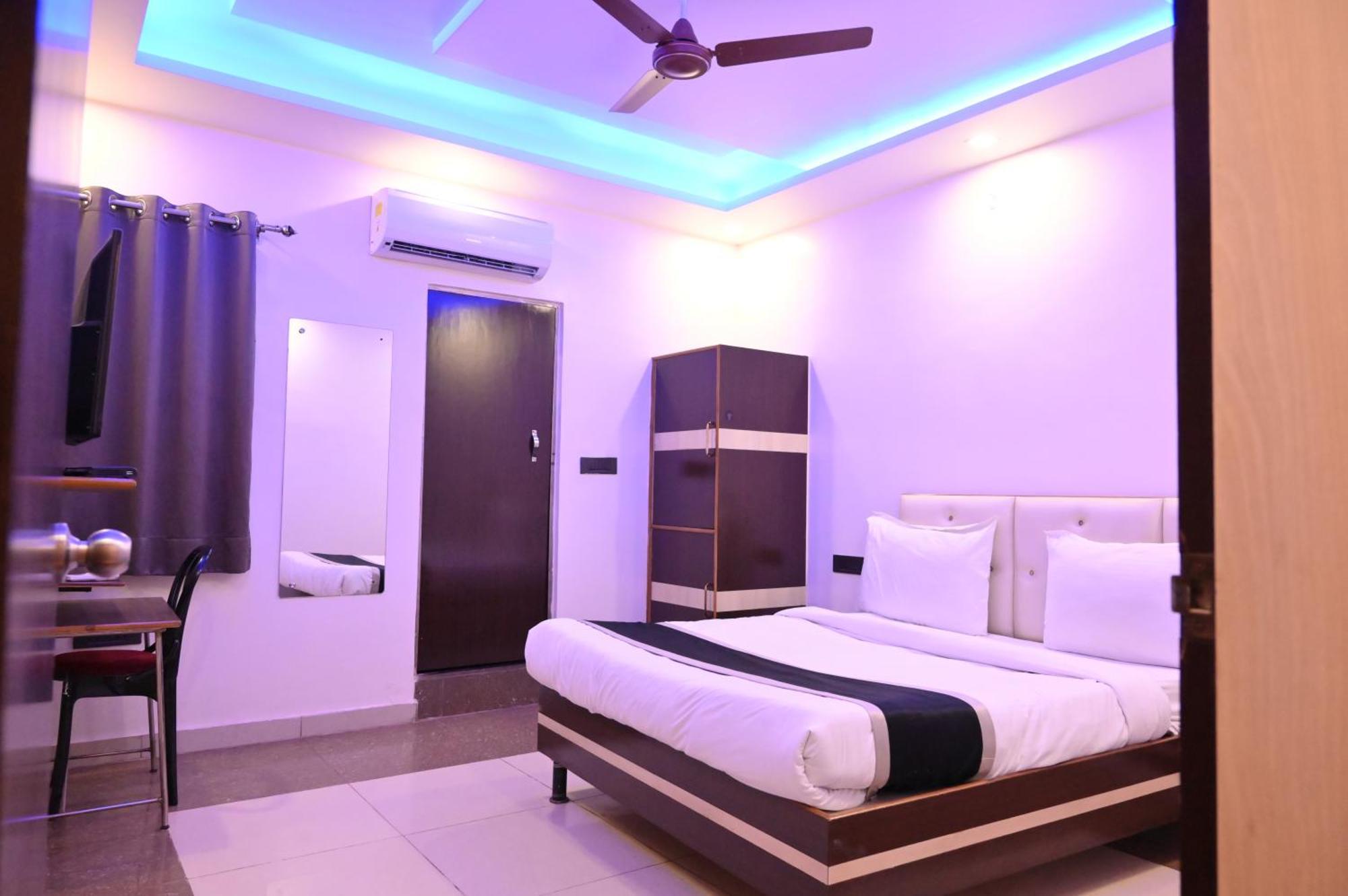 Hotel Riddhi Regency Lucknow Bagian luar foto