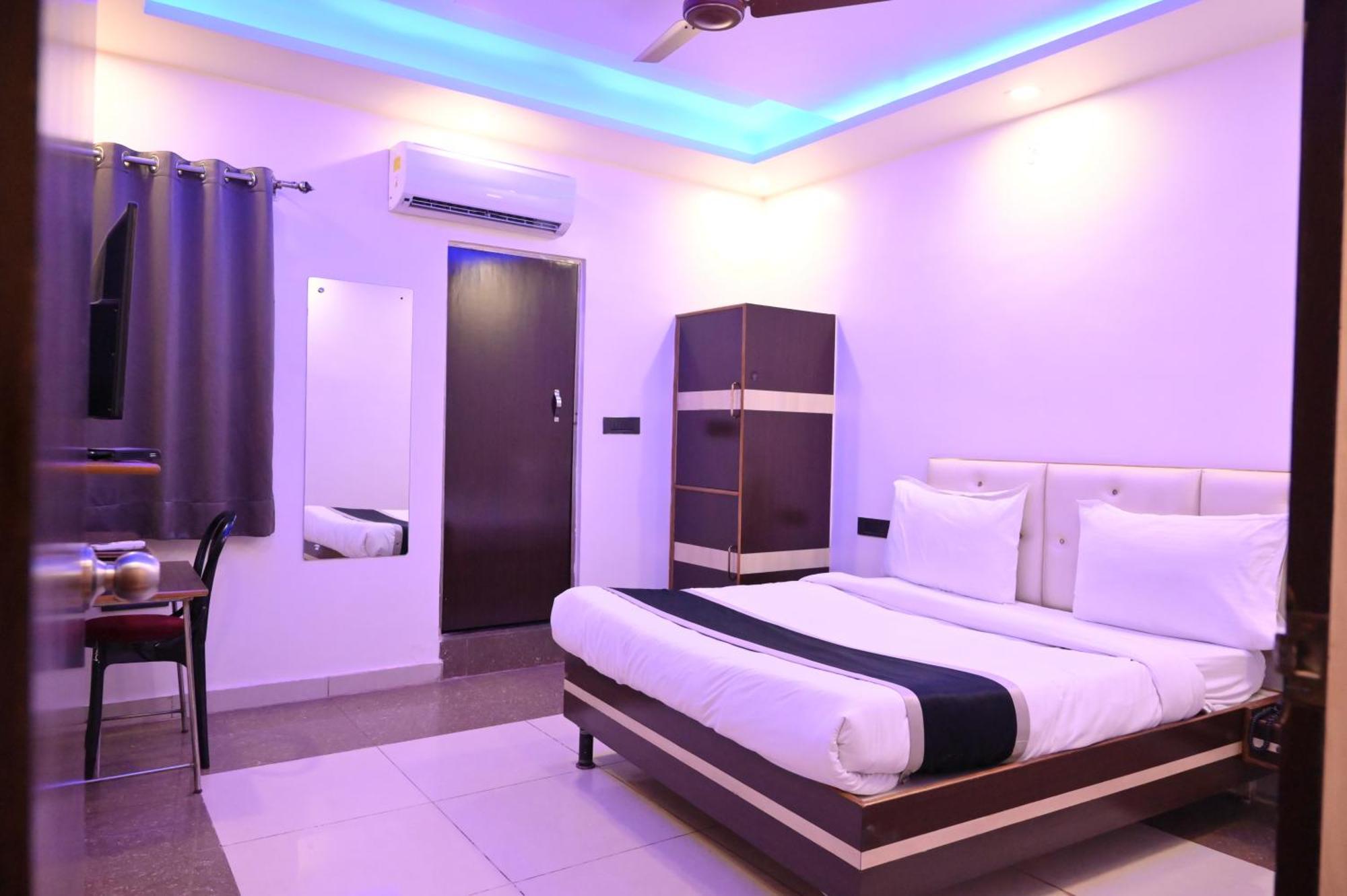 Hotel Riddhi Regency Lucknow Bagian luar foto