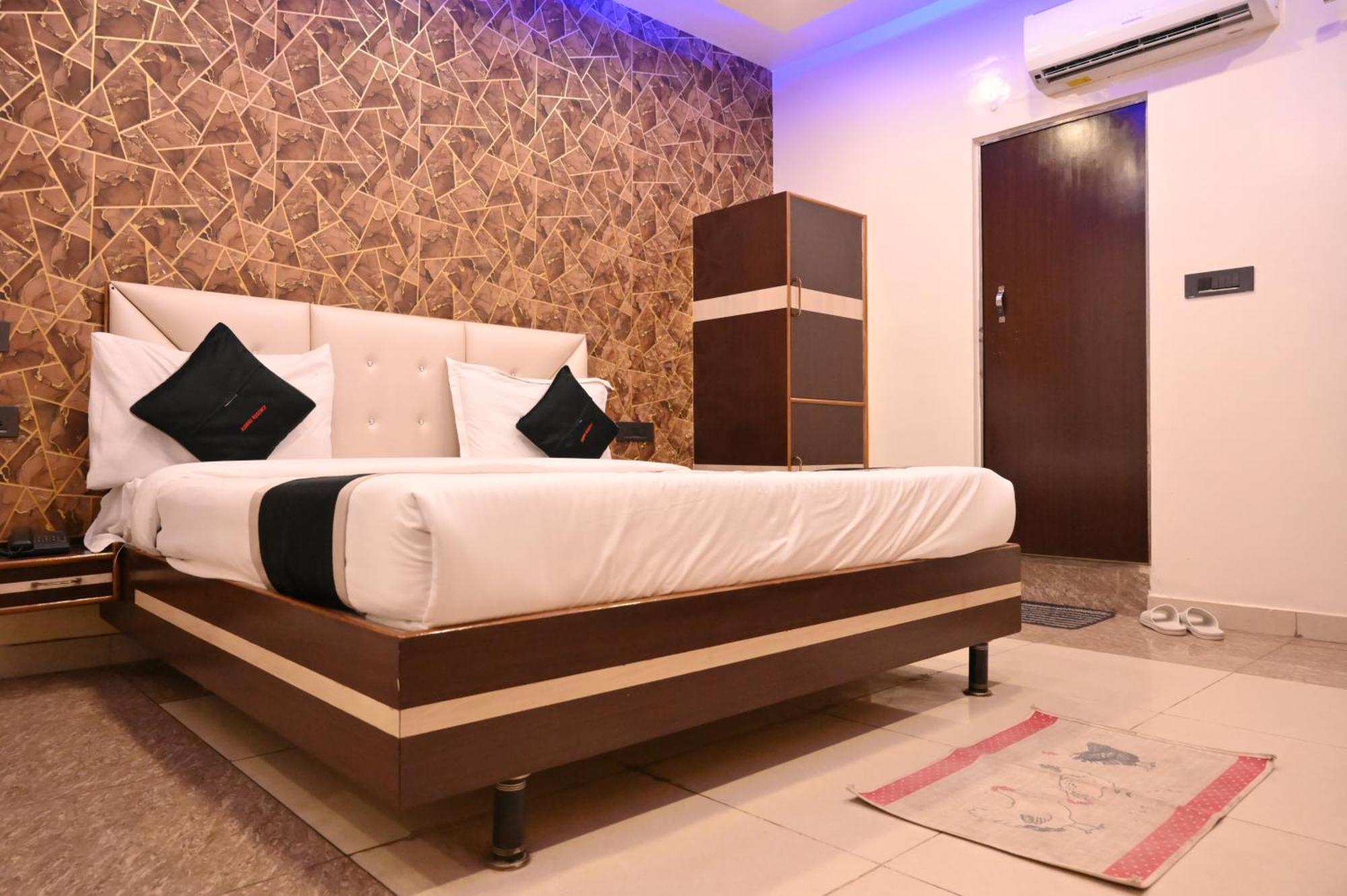 Hotel Riddhi Regency Lucknow Bagian luar foto