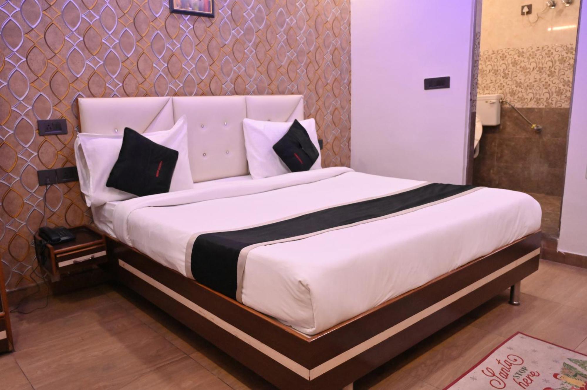 Hotel Riddhi Regency Lucknow Bagian luar foto