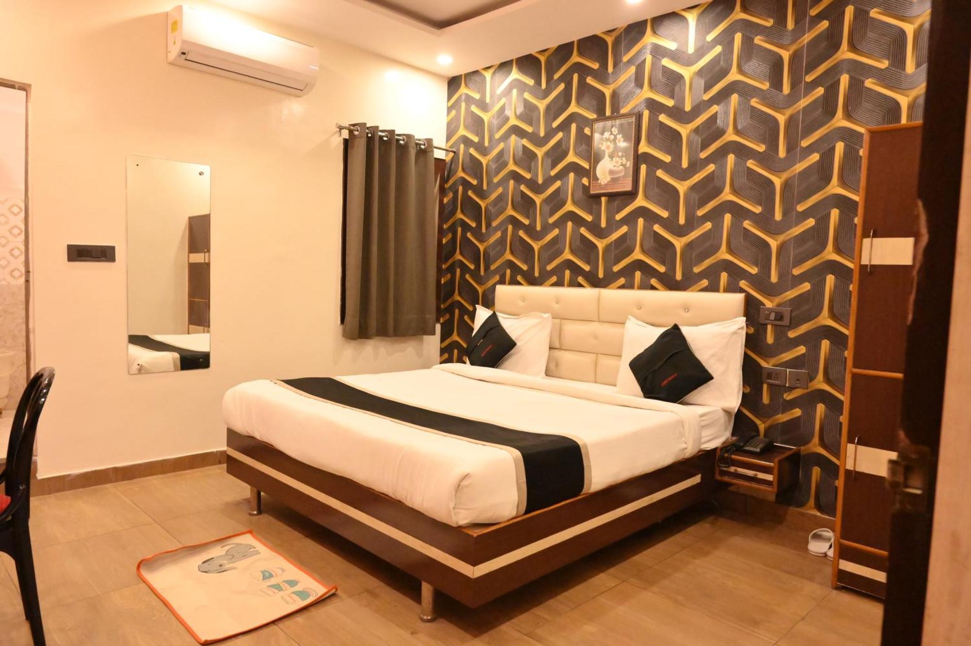 Hotel Riddhi Regency Lucknow Bagian luar foto