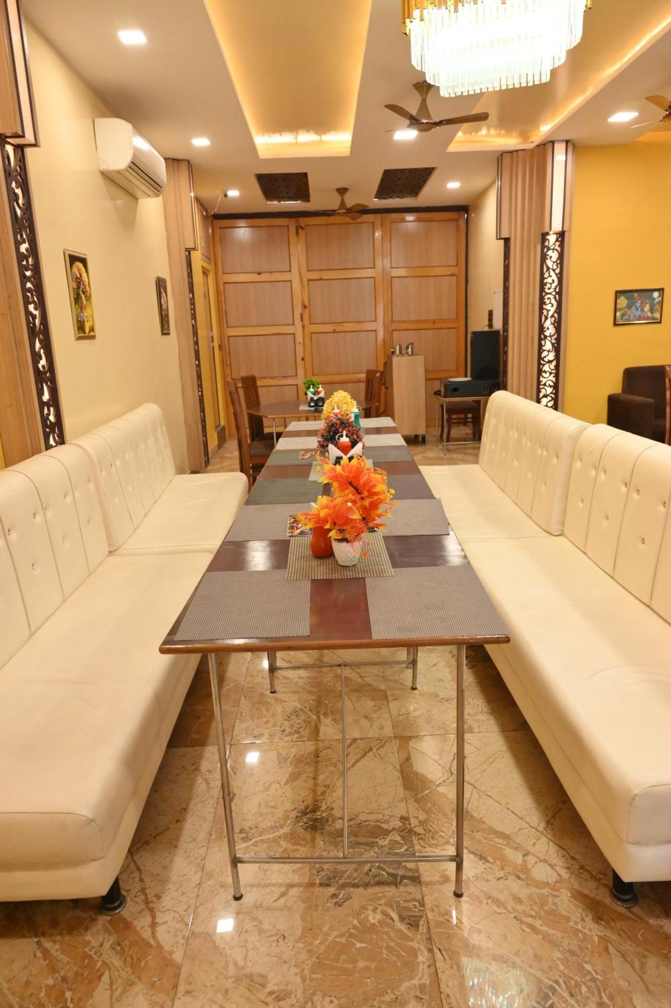 Hotel Riddhi Regency Lucknow Bagian luar foto